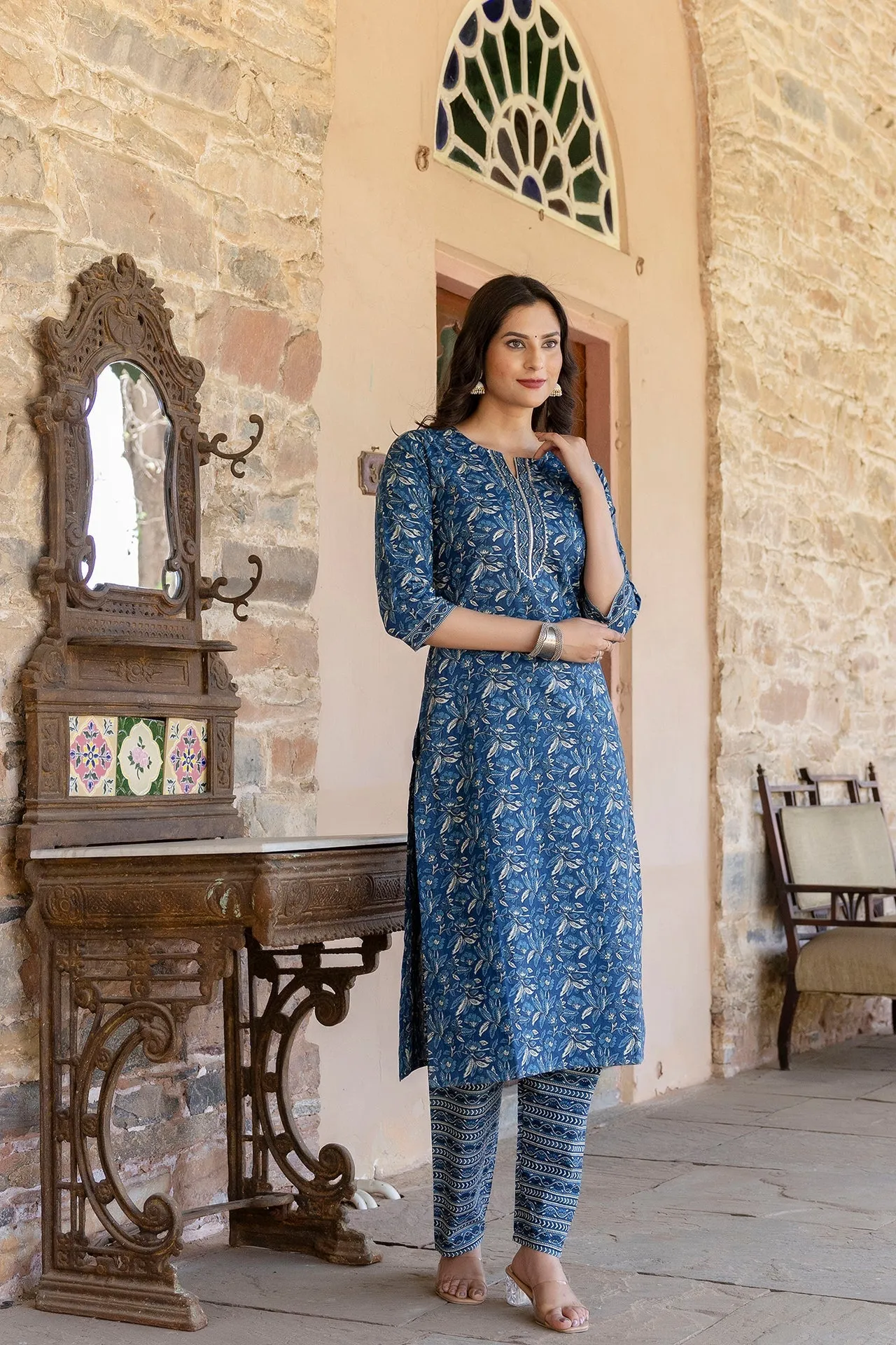 Women Blue Printed Straight Kurta With Trouser