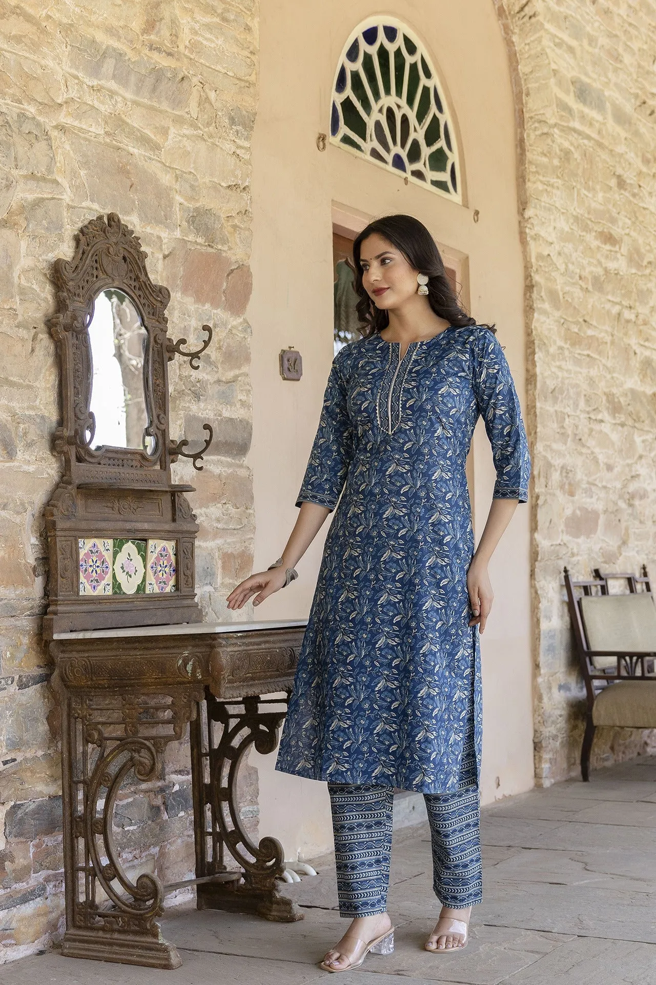 Women Blue Printed Straight Kurta With Trouser