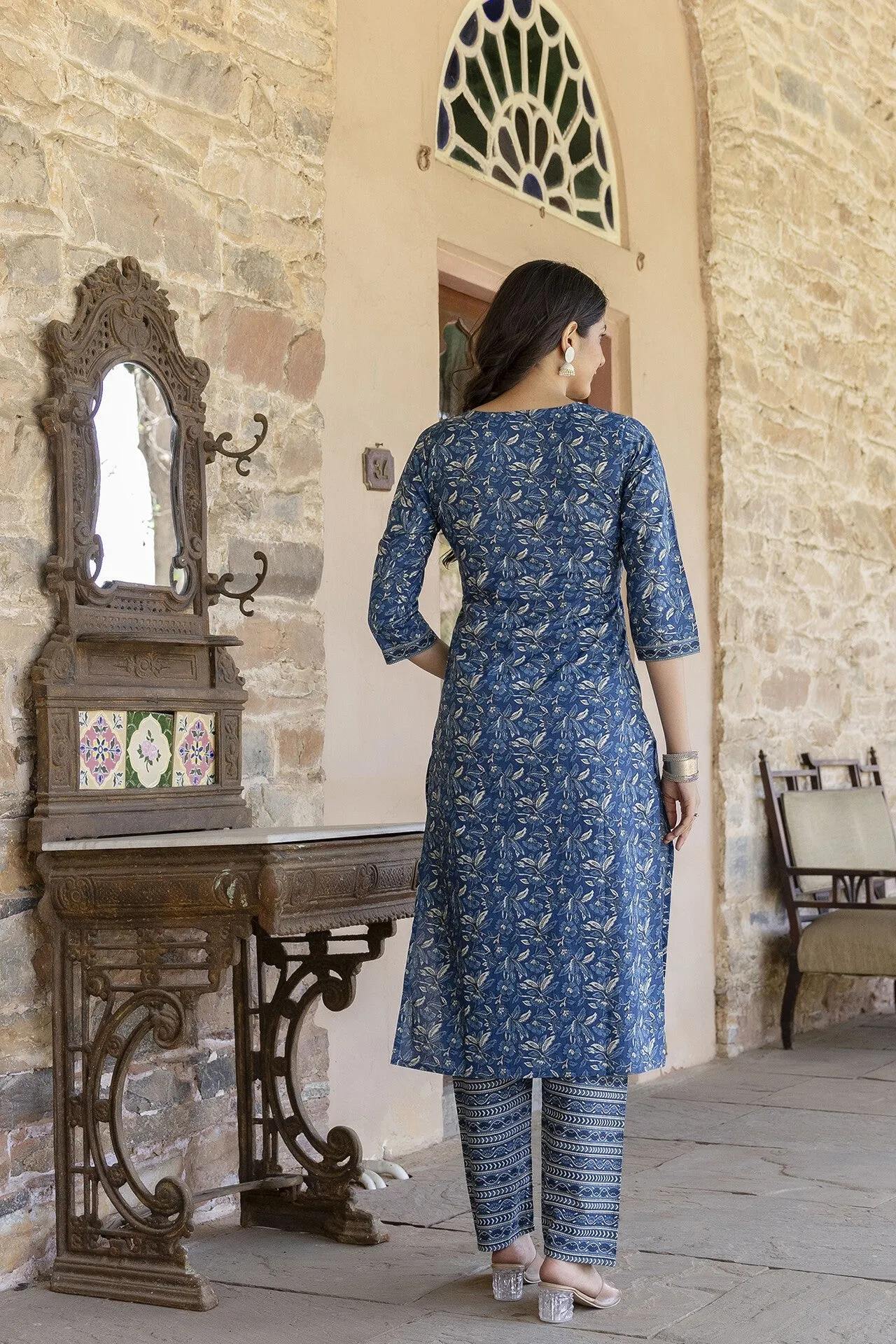 Women Blue Printed Straight Kurta With Trouser