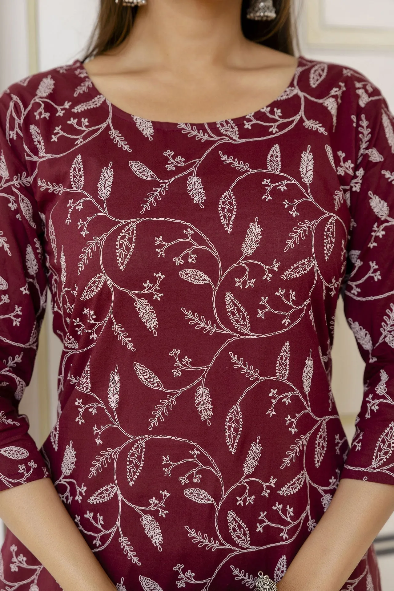 Women Burgundy Printed Straight Kurta With Trouser