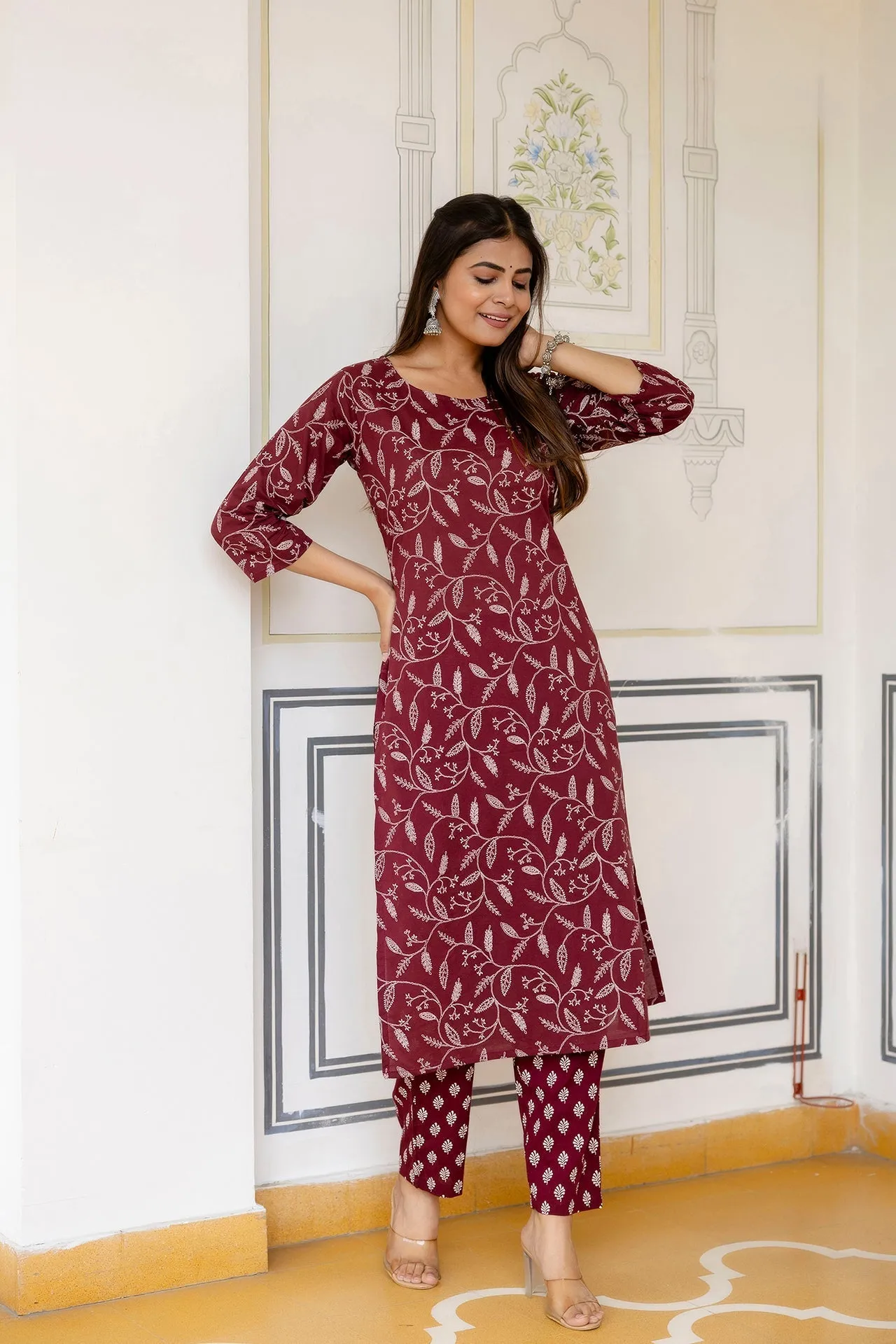 Women Burgundy Printed Straight Kurta With Trouser