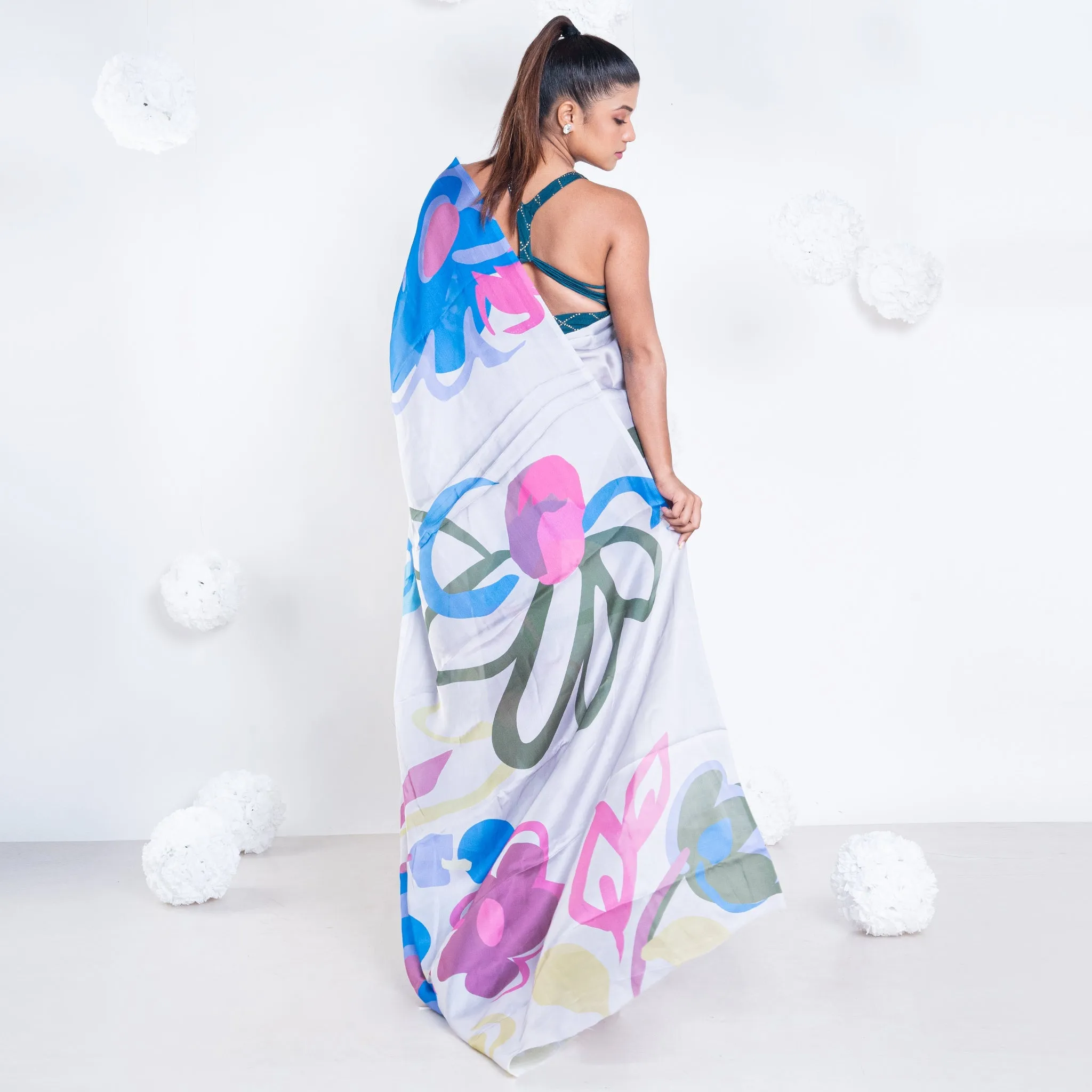 Women Ella Satin Georgette Digital Printed Saree In Grey Color