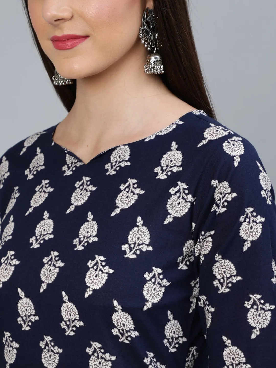 Women Navy Blue Floral Printed Straight Kurta With Plazo