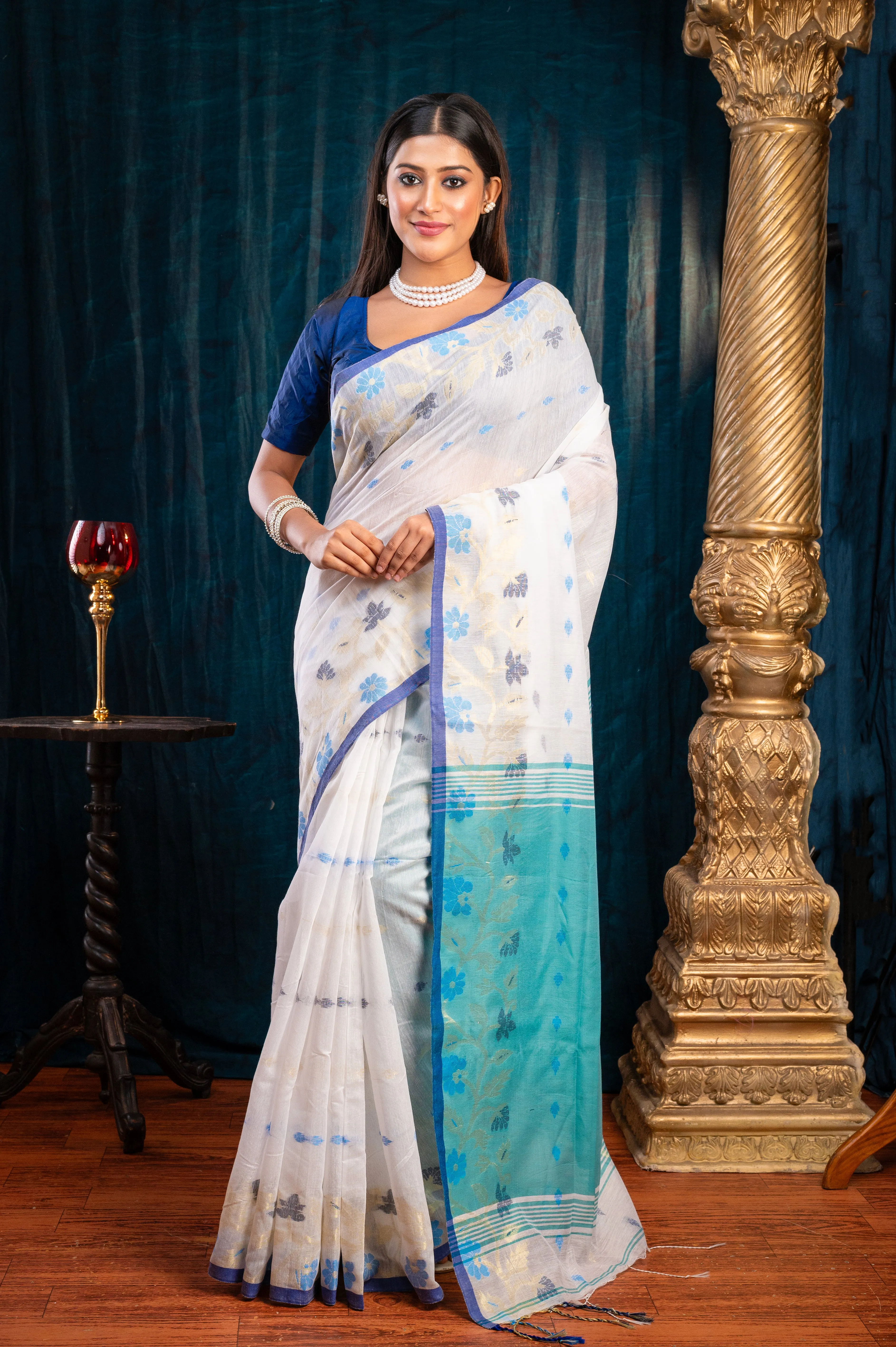 Women Off-White Handloom Cotton Saree With Contrasting Border And Pallu