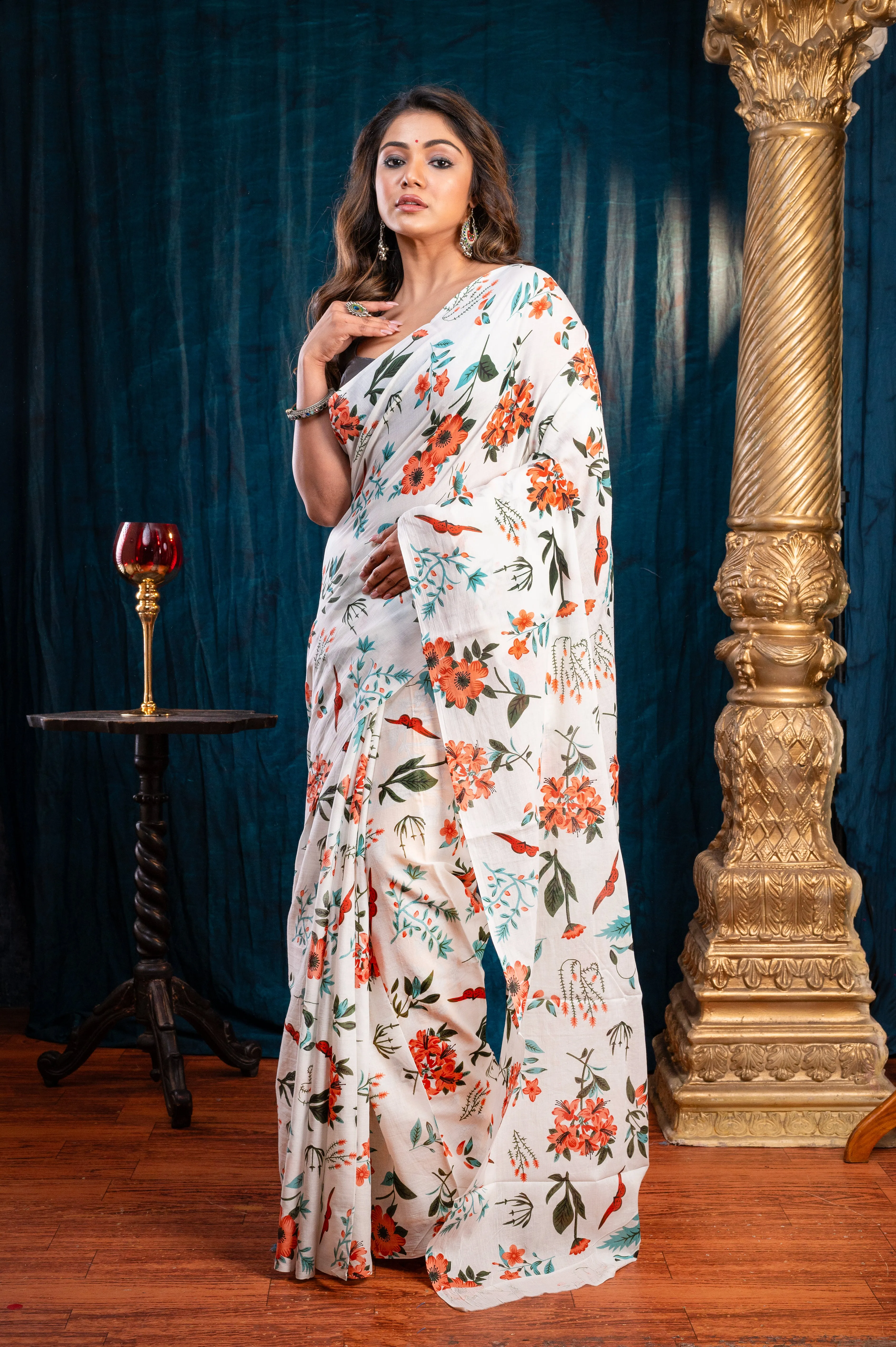 Women Off-White Pure Bagru Malmal Cotton Saree With Flower Motifs