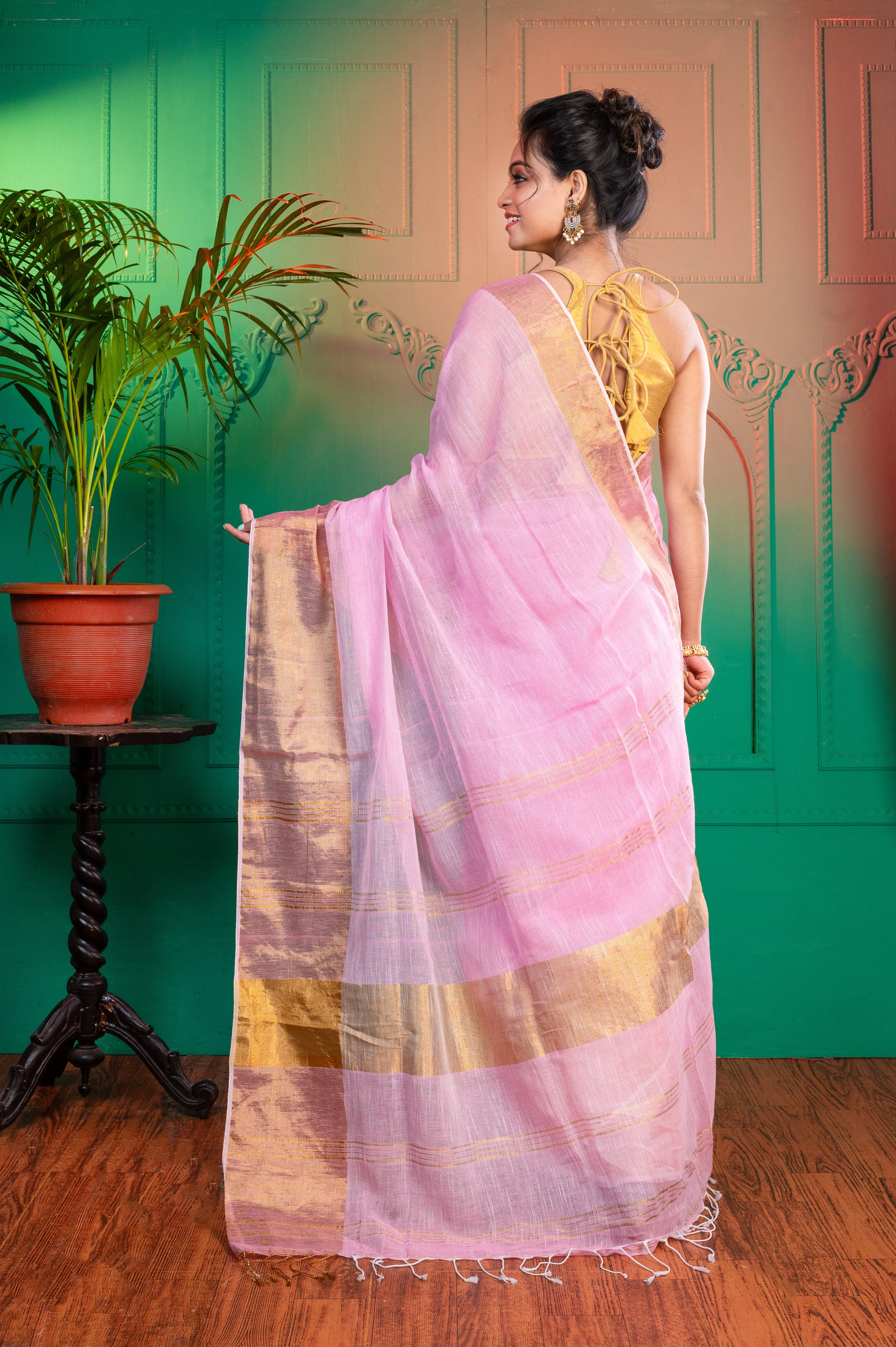 Women Pink Pure Handloom Linen Saree With Golden Zari  Border And Pallu