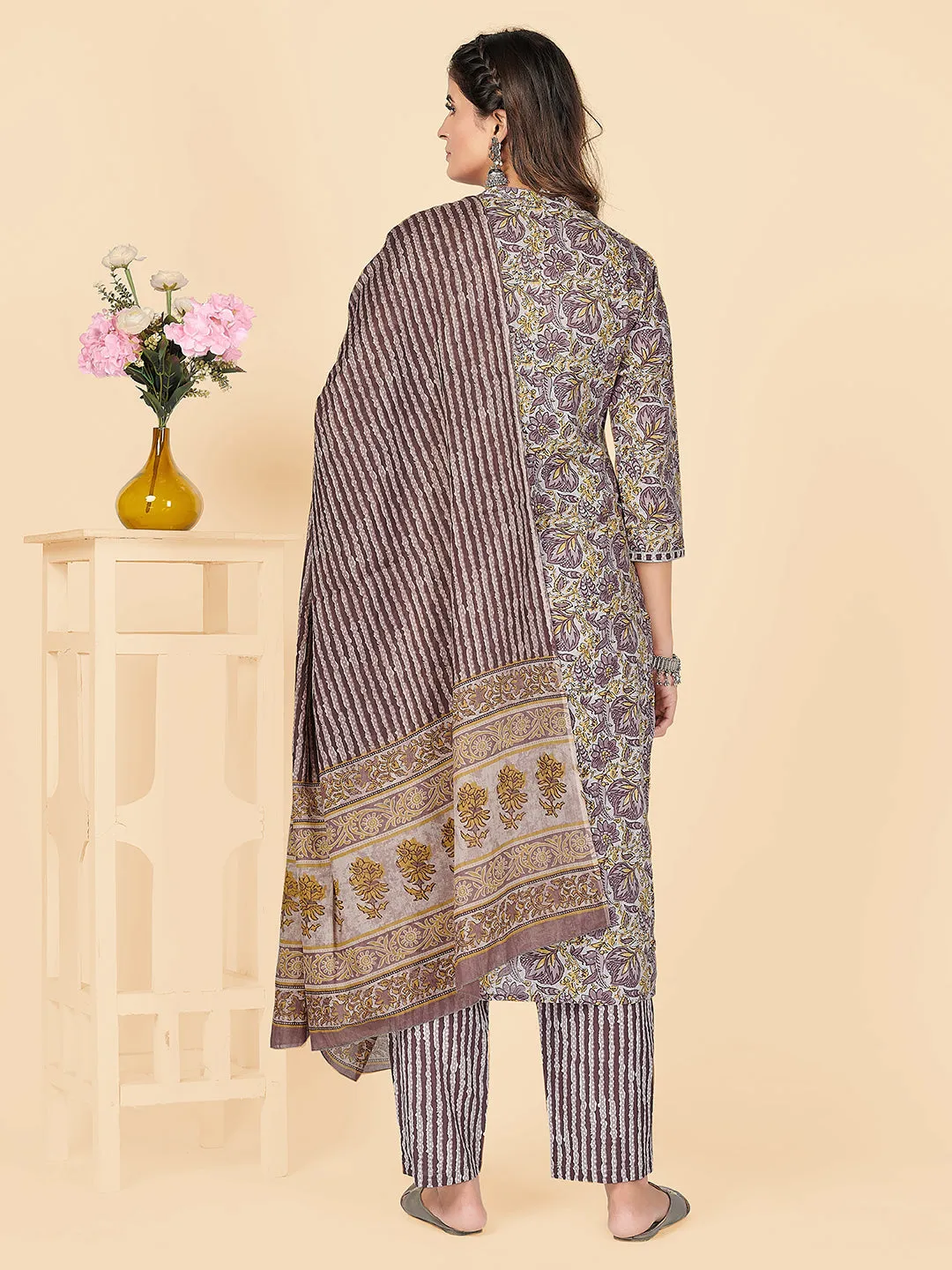 Women'S Printed & Gota Patti Straight Cotton Grey Stitche Kurta Pant With Dupatta