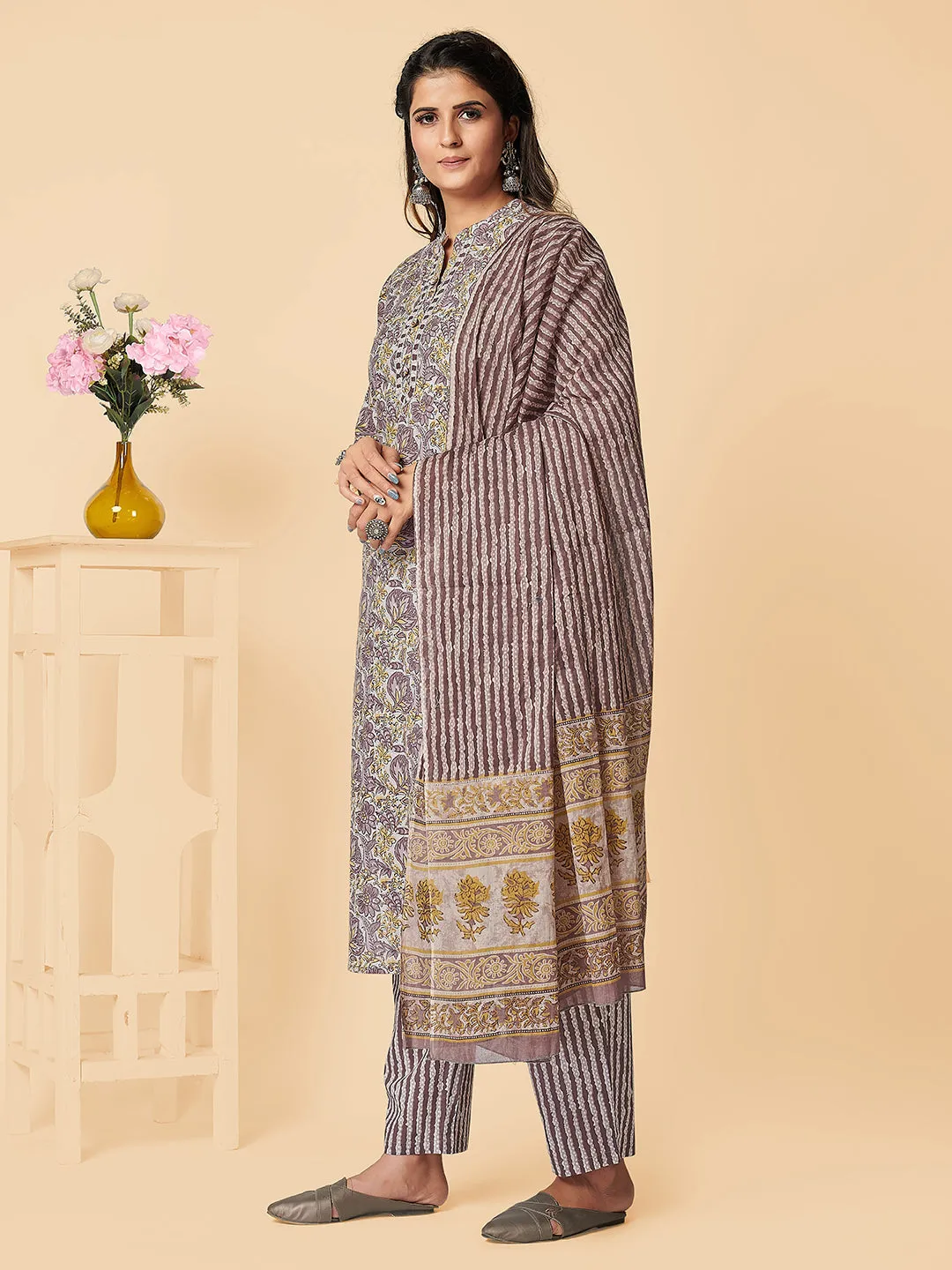 Women'S Printed & Gota Patti Straight Cotton Grey Stitche Kurta Pant With Dupatta